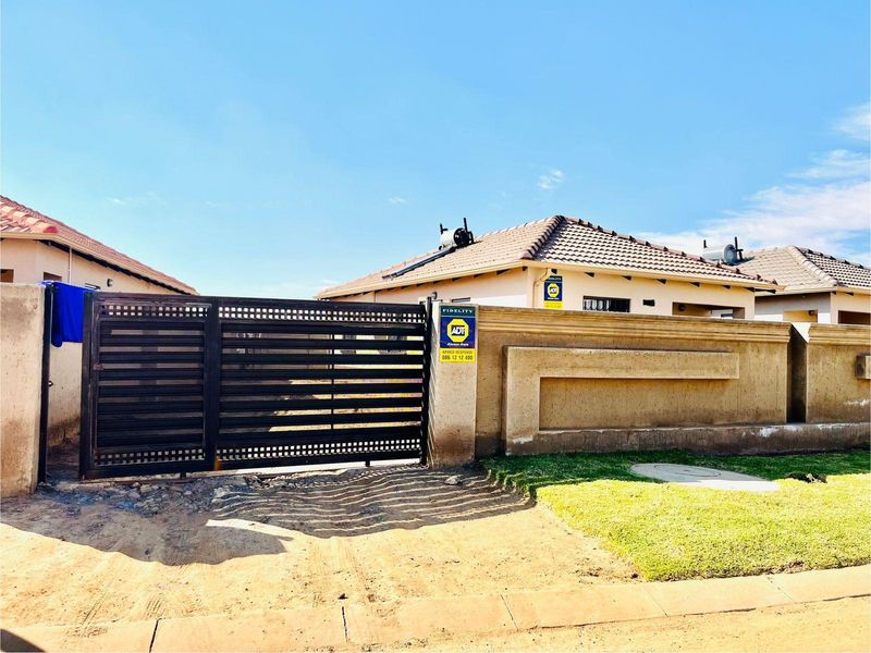 House For Sale In Boksburg - Photo 1