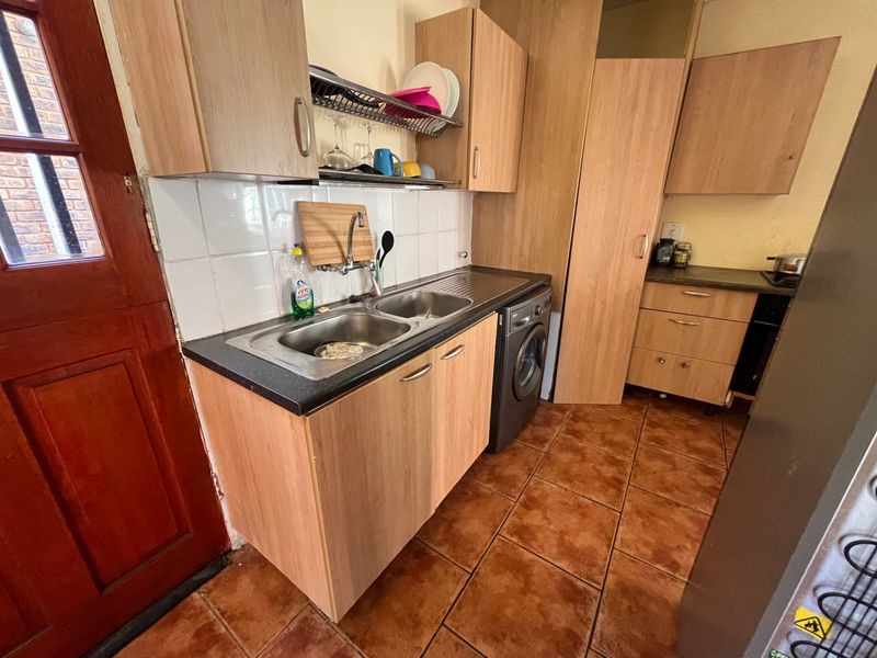 Apartment Rental Monthly In Sandton - Photo 10