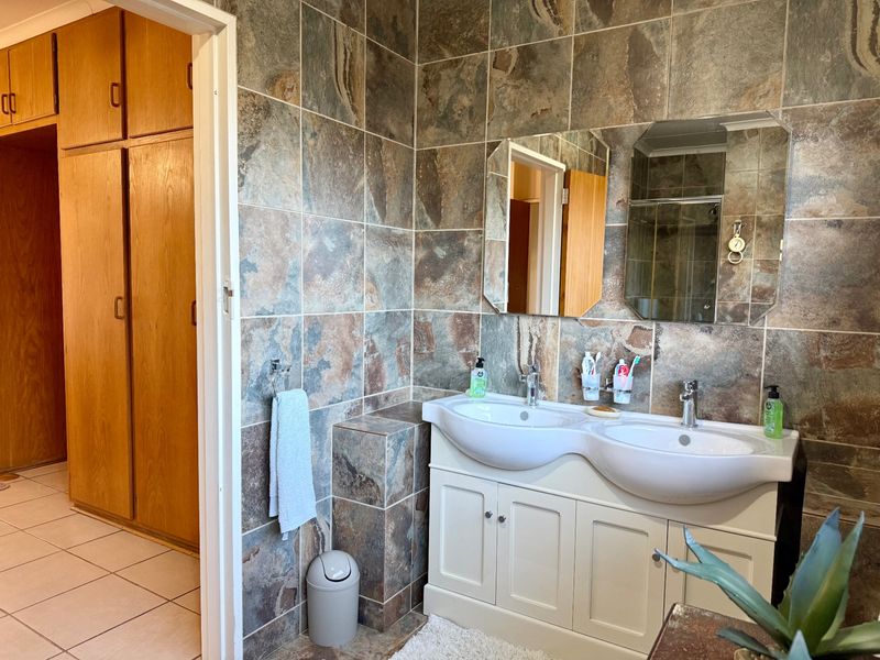 House For Sale In Bloemfontein - Photo 6