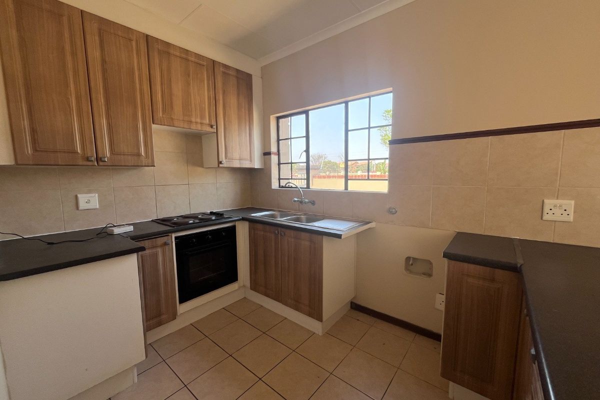 Townhouse For Sale In Pretoria - Photo 4