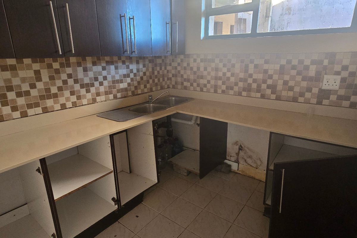 Apartment For Sale In Johannesburg - Photo 2