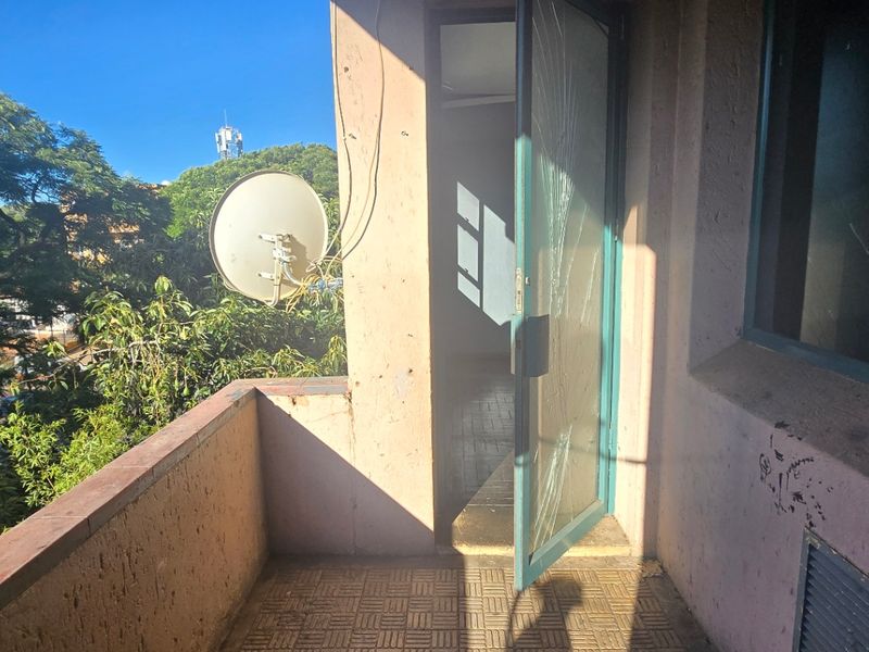 Apartment For Sale In Johannesburg - Photo 9