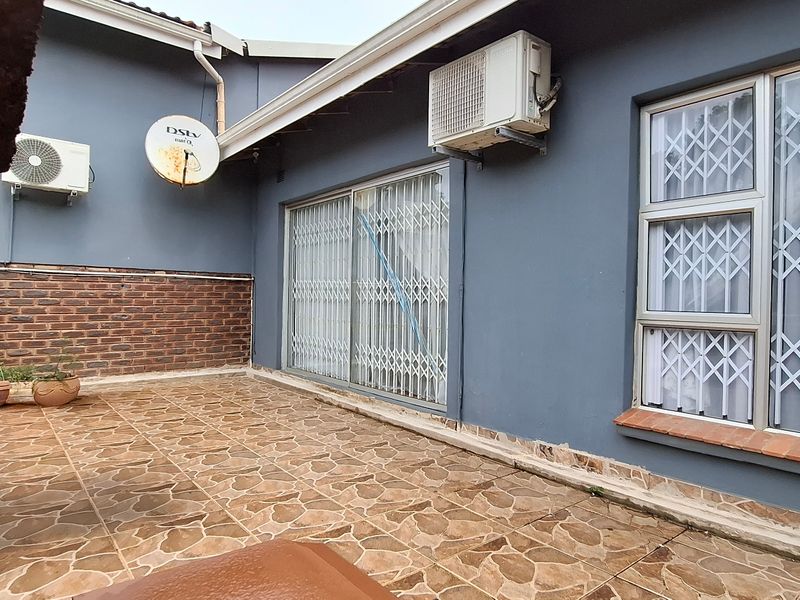 House For Sale In Port Edward - Photo 4
