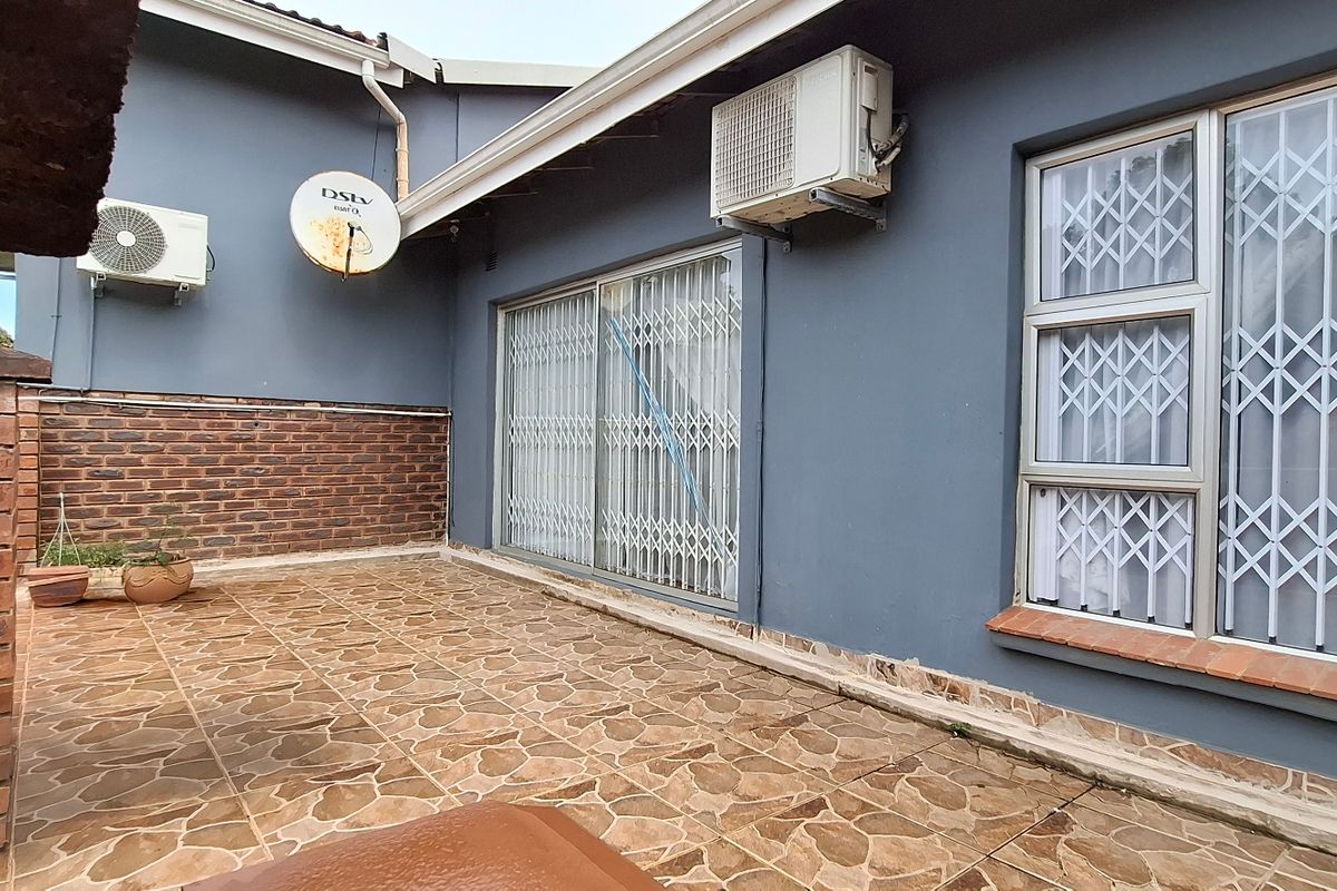 House For Sale In Port Edward - Photo 4