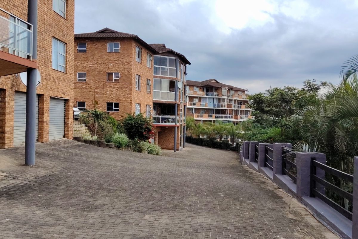 Apartment For Sale In Margate - Photo 3