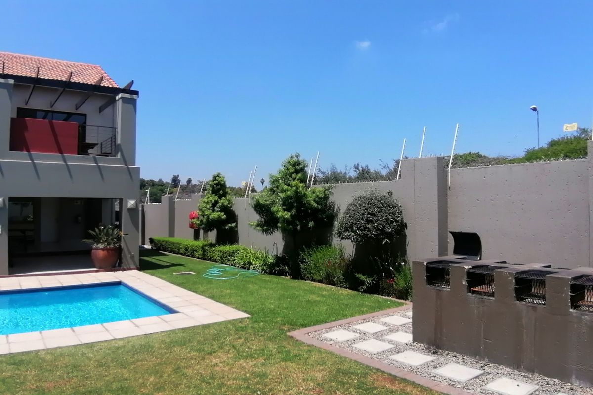 Apartment Rental Monthly In Sandton - Photo 3