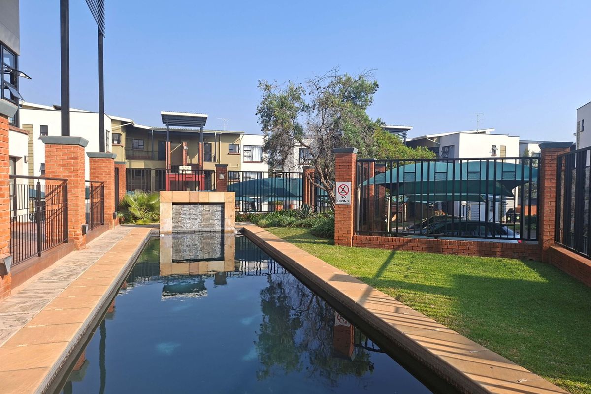Apartment For Sale In Sandton - Photo 3