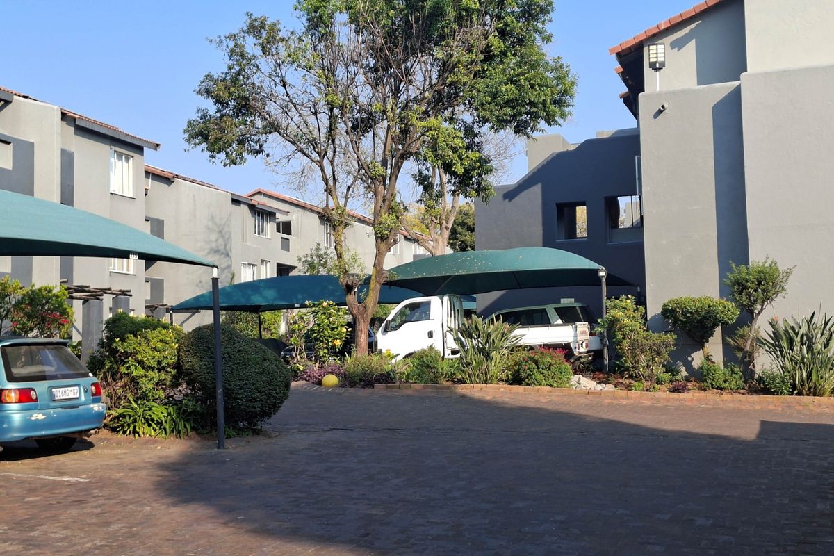 Apartment For Sale In Randburg - Photo 2