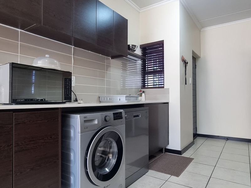 Apartment For Sale In Johannesburg - Photo 8