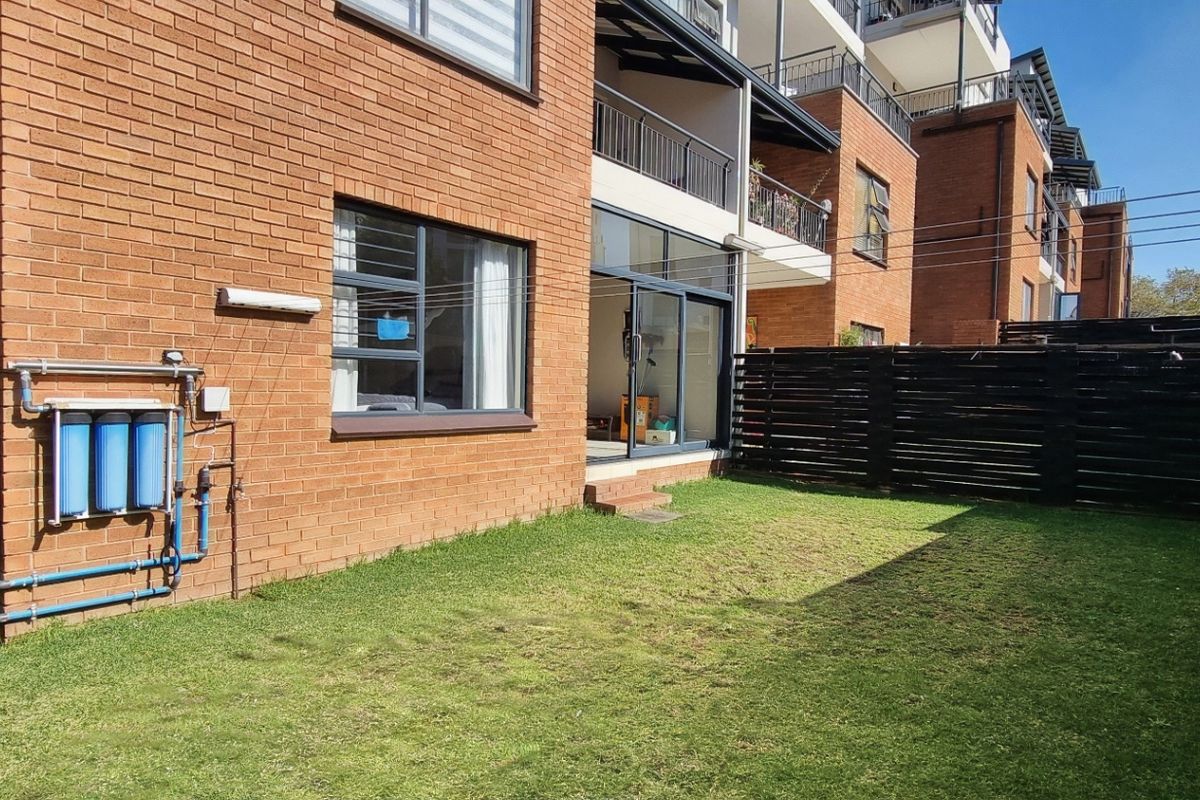Apartment For Sale In Johannesburg - Photo 3