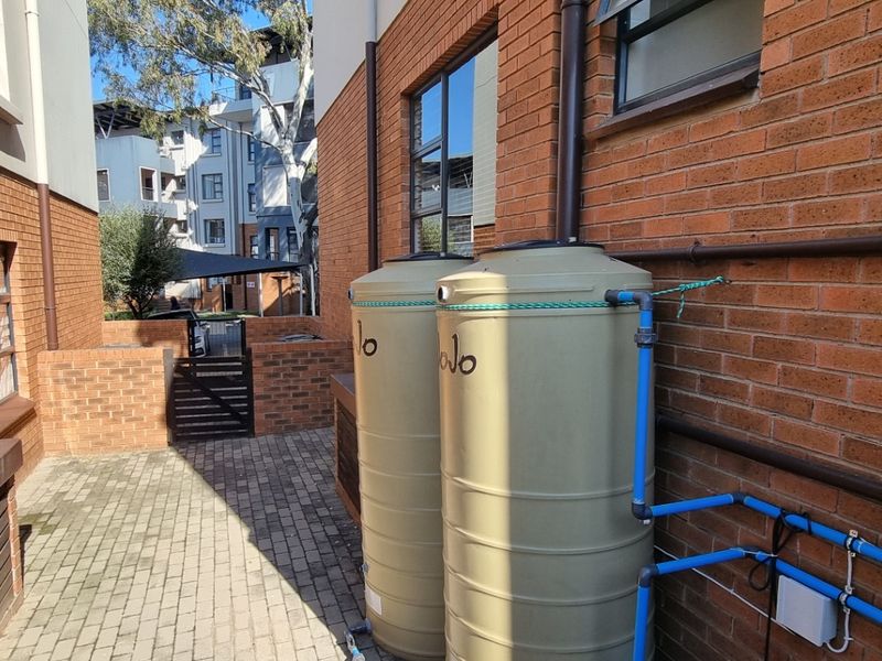 Apartment For Sale In Johannesburg - Photo 5