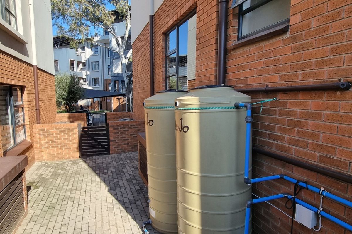 Apartment For Sale In Johannesburg - Photo 5
