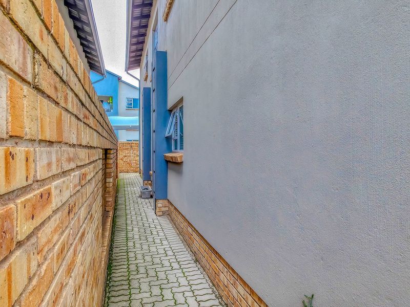 Apartment For Sale In Randburg - Photo 8