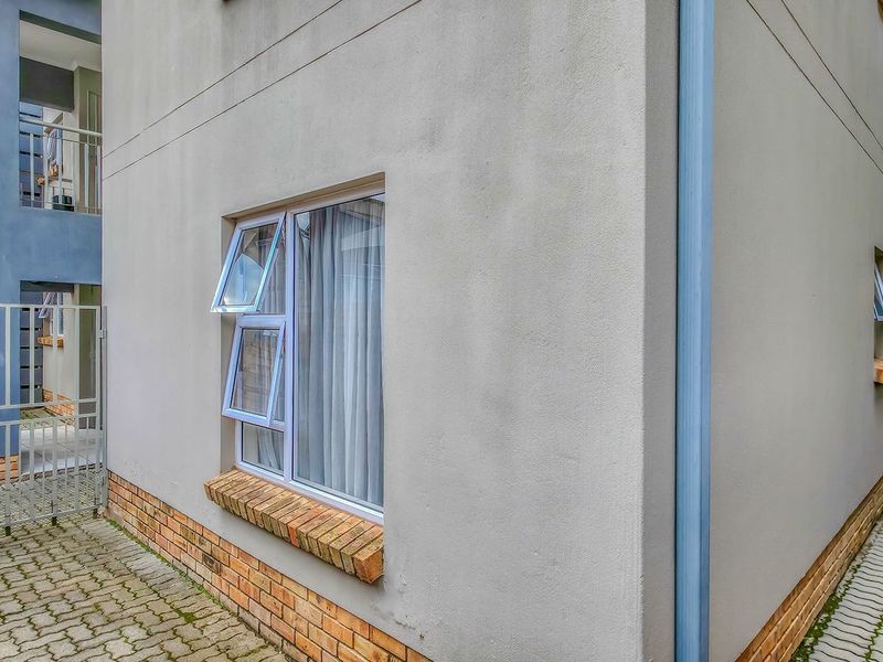 Apartment For Sale In Randburg - Photo 6