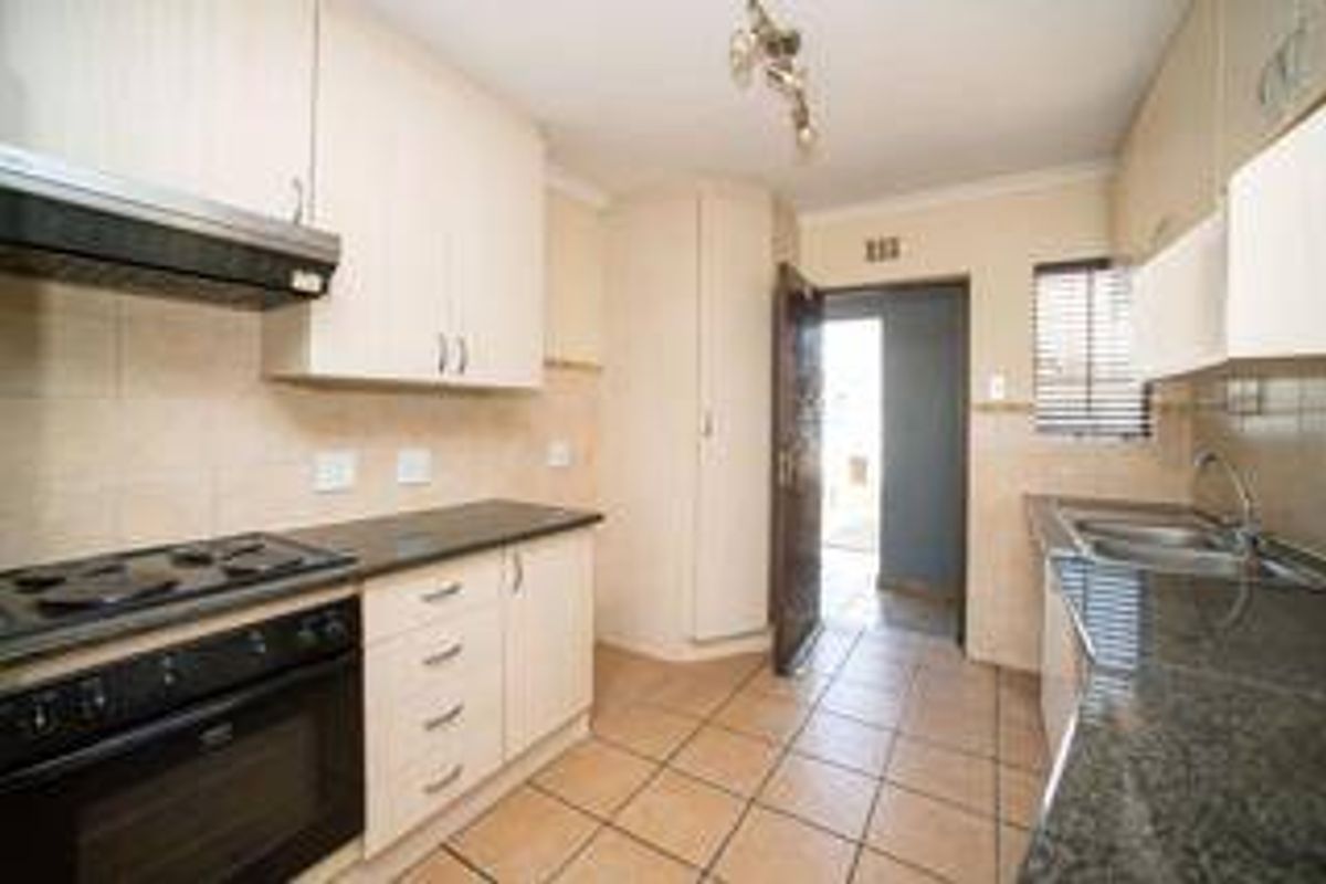 Apartment For Sale In Benoni - Photo 2
