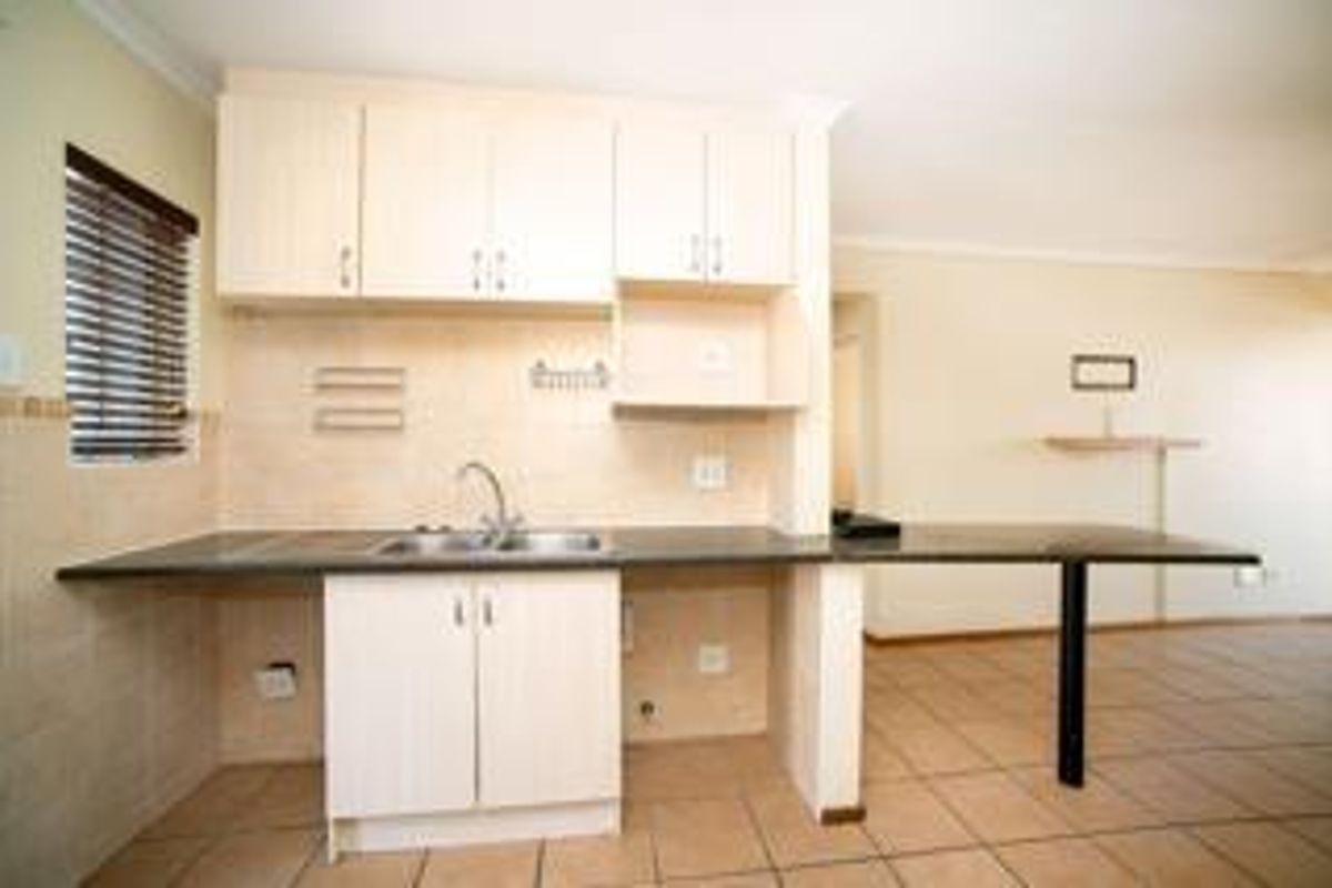 Apartment For Sale In Benoni - Photo 4