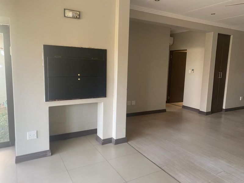 Townhouse For Sale In Bloemfontein - Photo 4