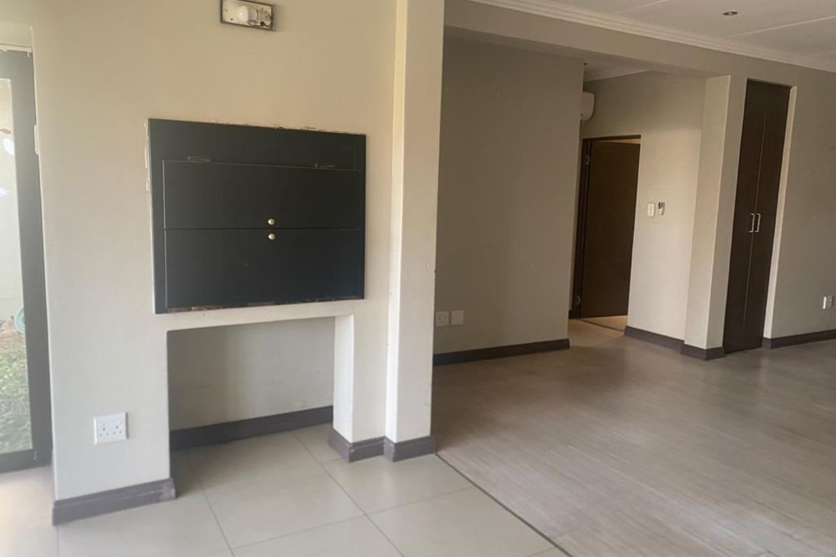 Townhouse For Sale In Bloemfontein - Photo 4