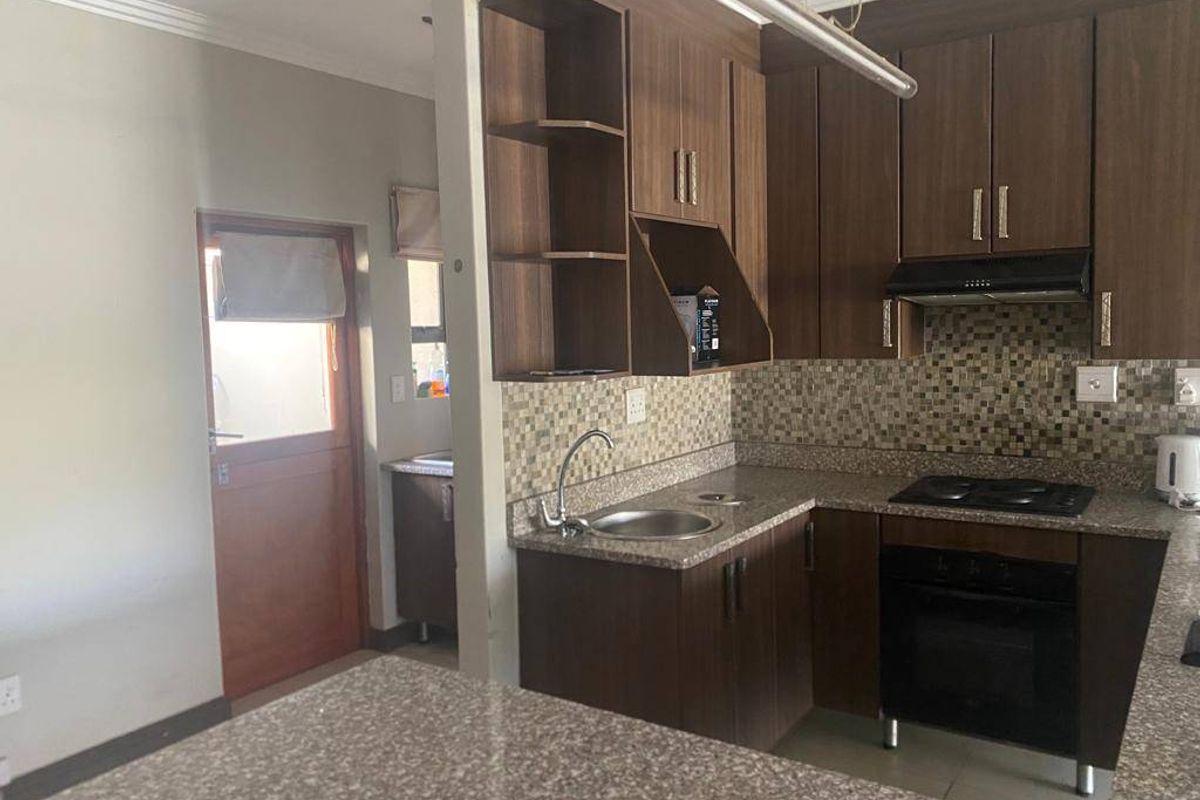 Townhouse For Sale In Bloemfontein - Photo 2