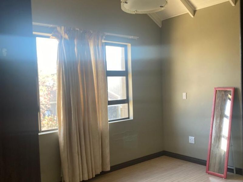 Townhouse For Sale In Bloemfontein - Photo 5