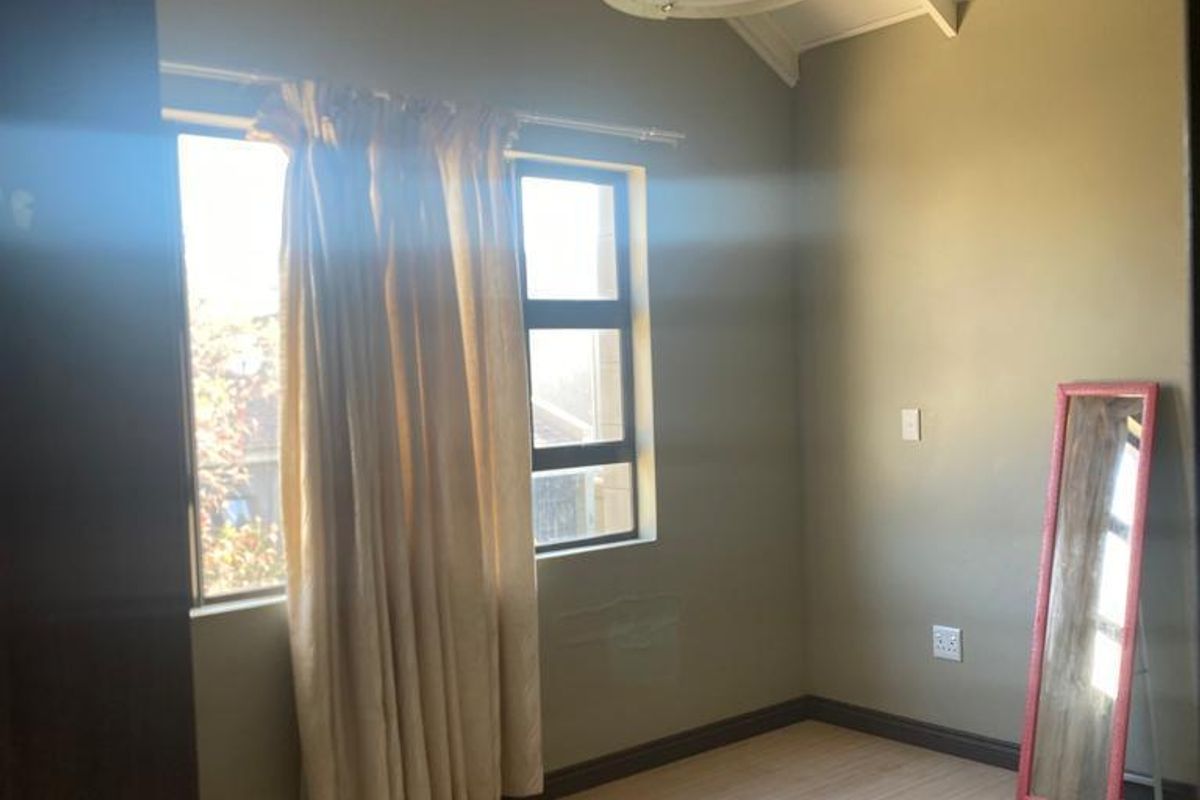 Townhouse For Sale In Bloemfontein - Photo 5