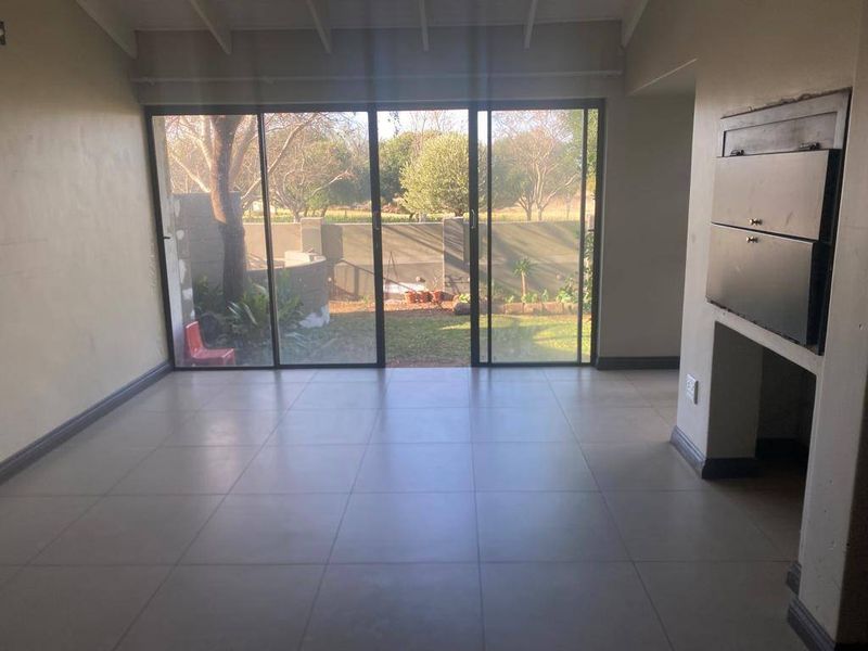 Townhouse For Sale In Bloemfontein - Photo 3