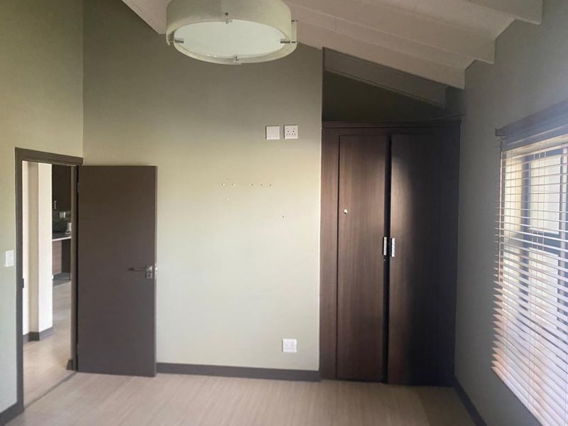 Townhouse For Sale In Bloemfontein - Photo 10