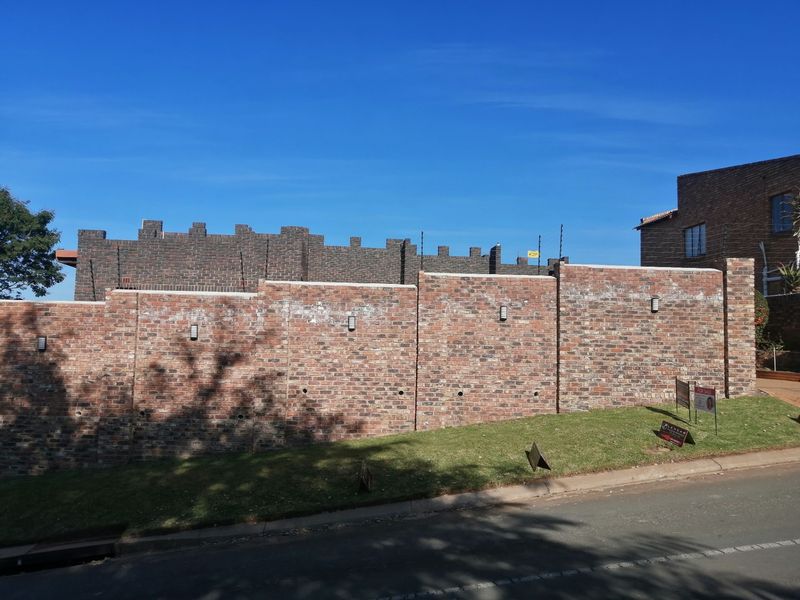 House For Sale In Johannesburg - Photo 1