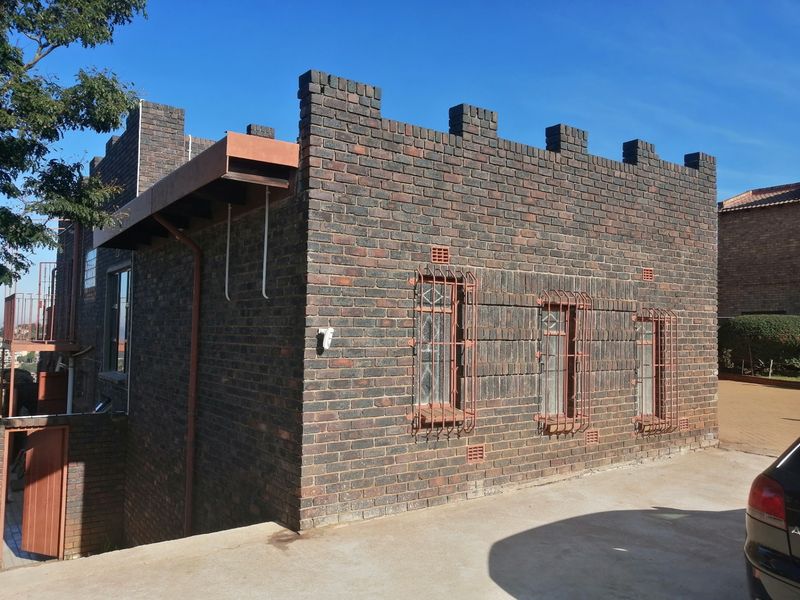House For Sale In Johannesburg - Photo 5