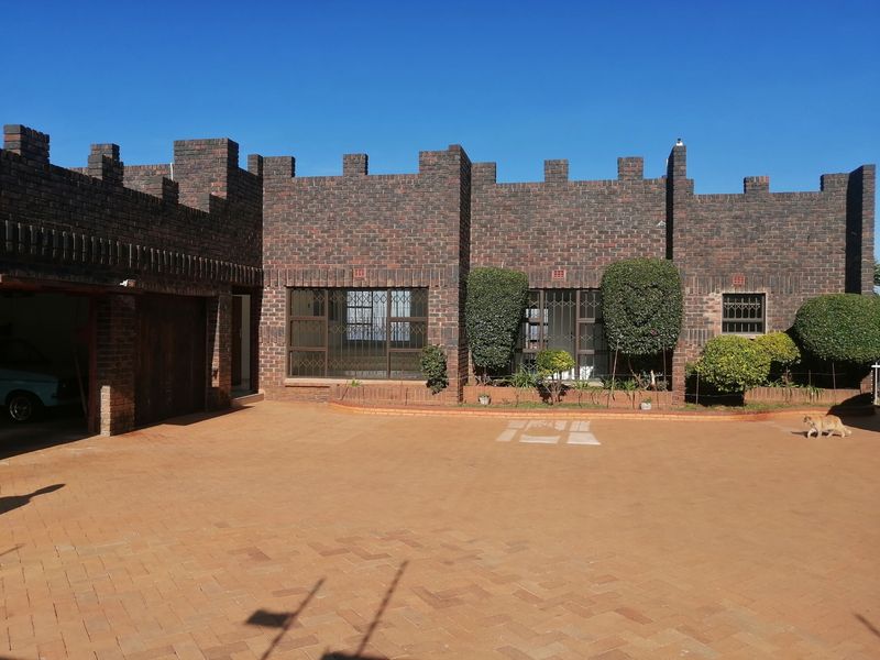 House For Sale In Johannesburg - Photo 3