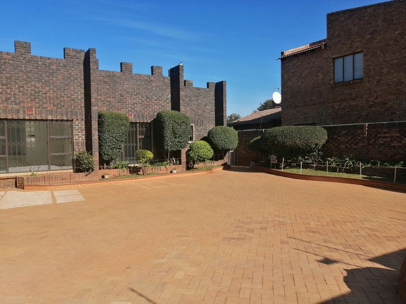 House For Sale In Johannesburg - Photo 4