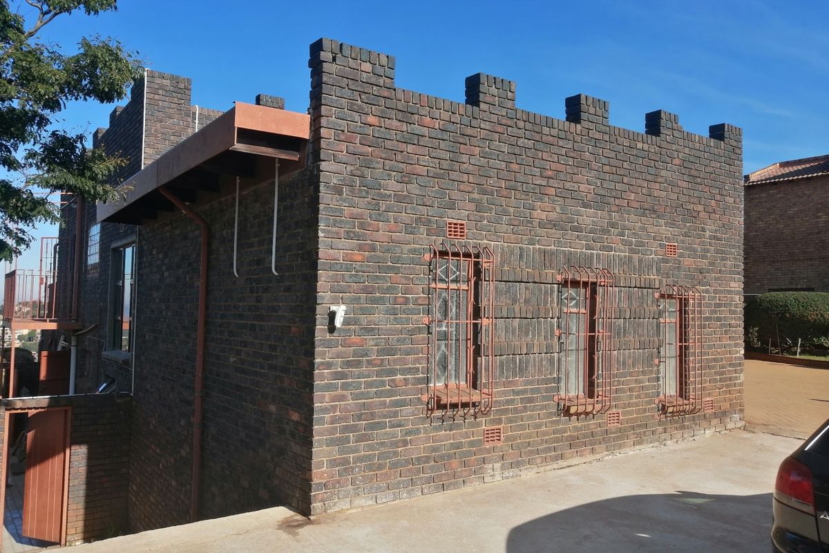 House For Sale In Johannesburg - Photo 5
