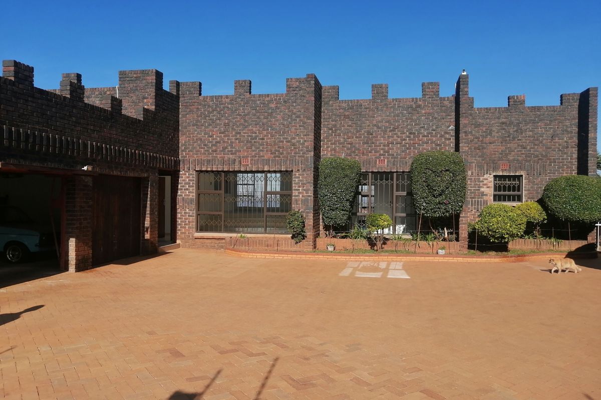 House For Sale In Johannesburg - Photo 3