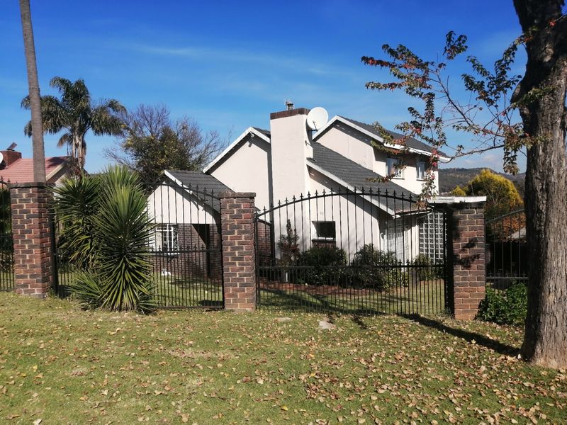 House For Sale In Johannesburg - Photo 2