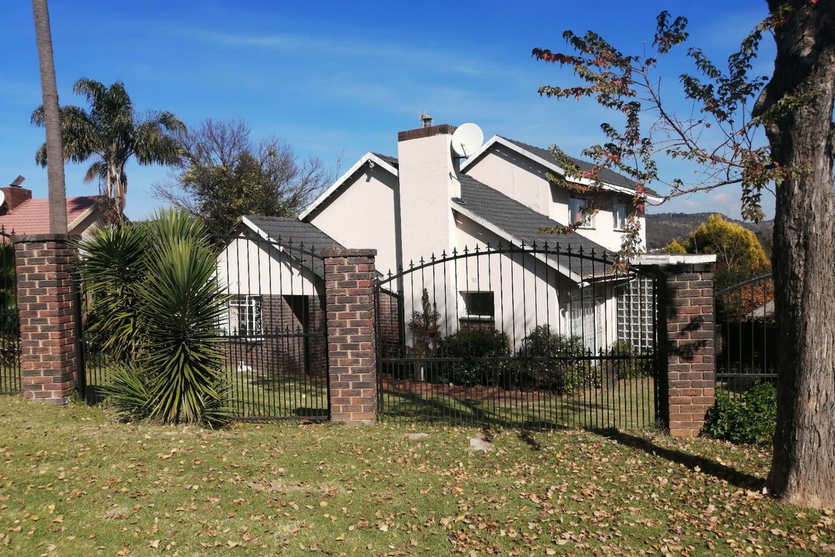 House For Sale In Johannesburg - Photo 2