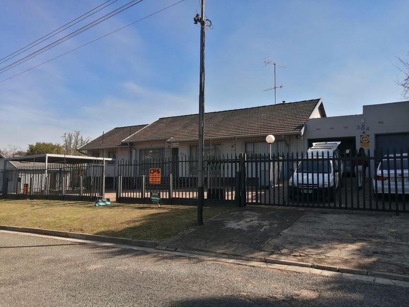 House For Sale In Johannesburg - Photo 1