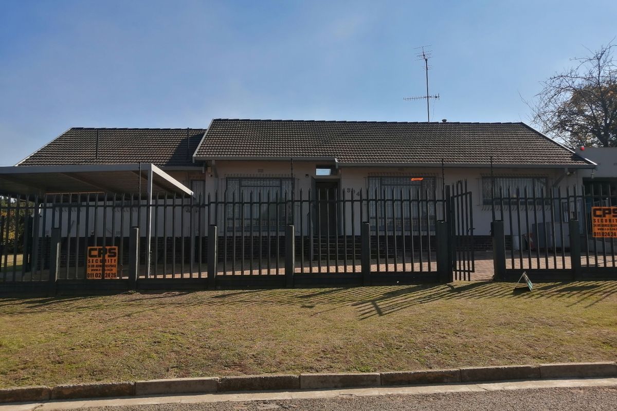 House For Sale In Johannesburg - Photo 2