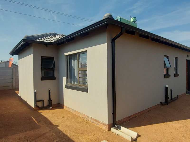 House For Sale In Soshanguve - Photo 2