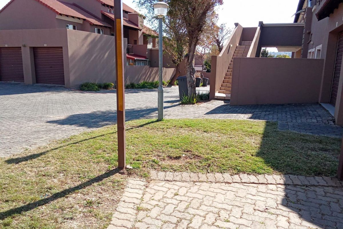 Apartment For Sale In Midrand - Photo 2