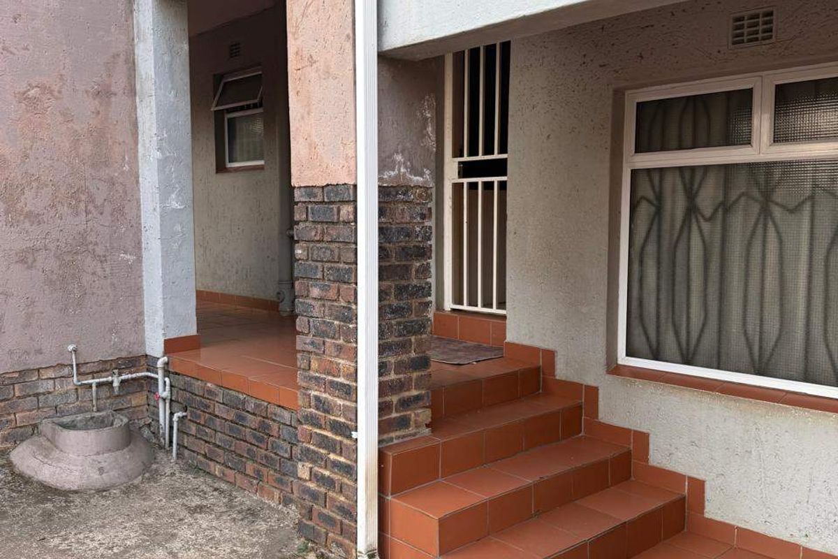 Townhouse For Sale In Johannesburg - Photo 5