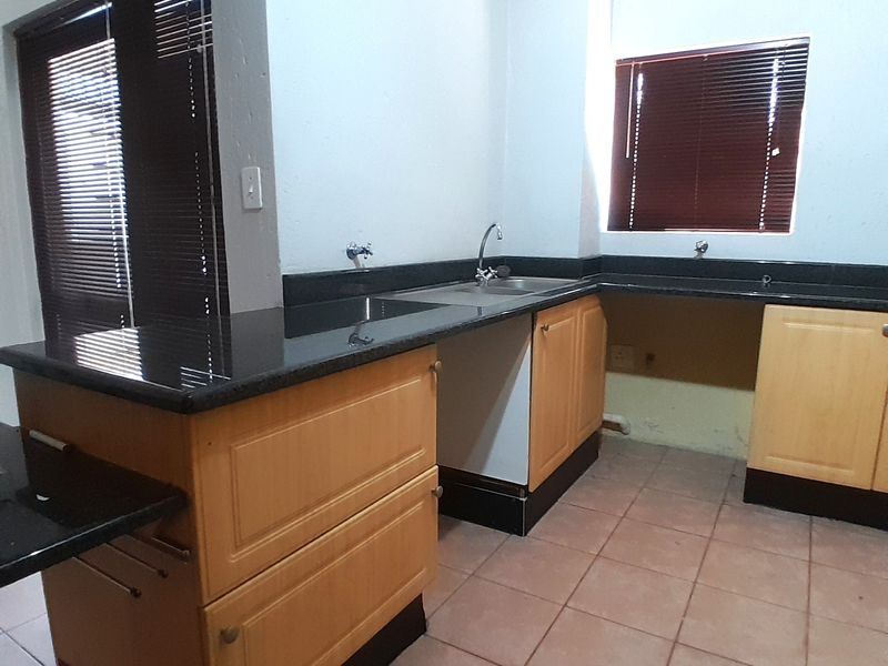 Apartment Rental Monthly In Sandton - Photo 3