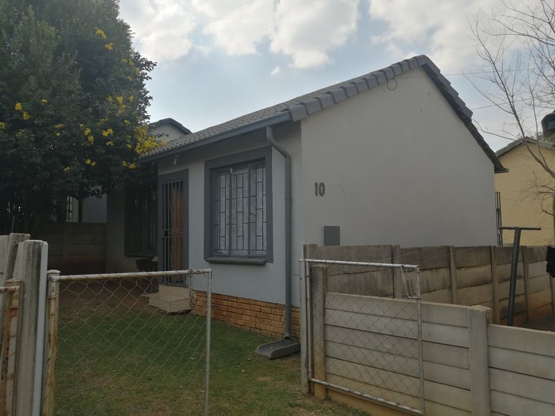 Cluster For Sale In Johannesburg - Photo 2