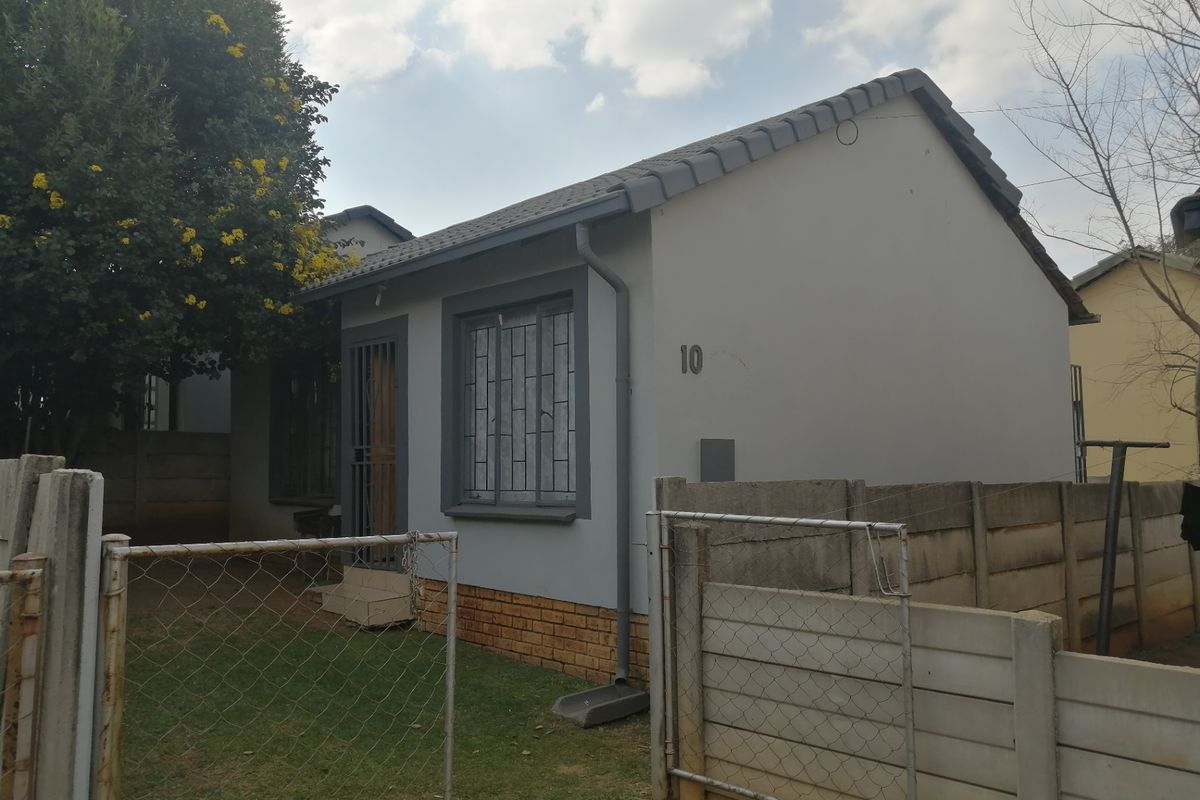 Cluster For Sale In Johannesburg - Photo 2