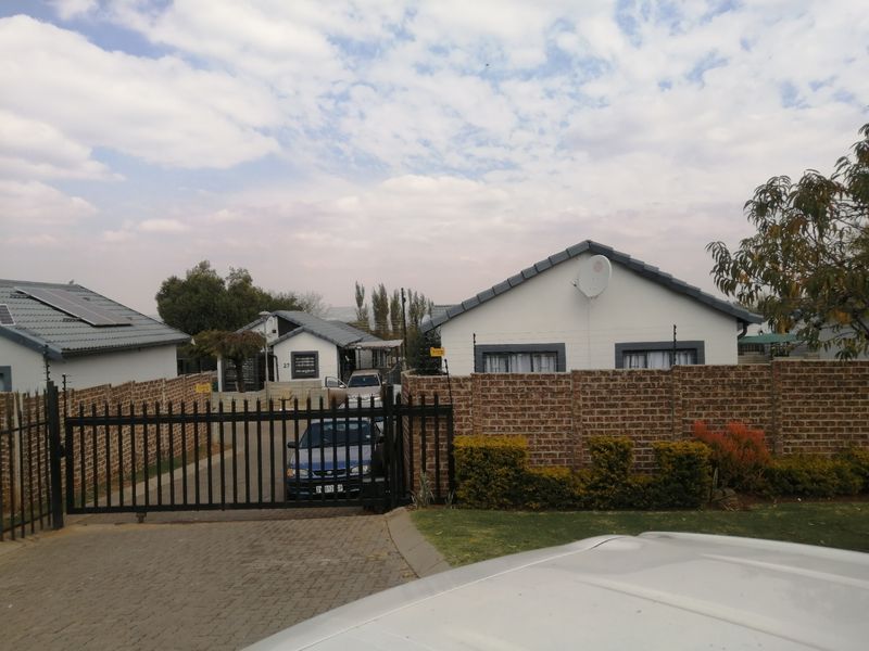 Cluster For Sale In Johannesburg - Photo 1