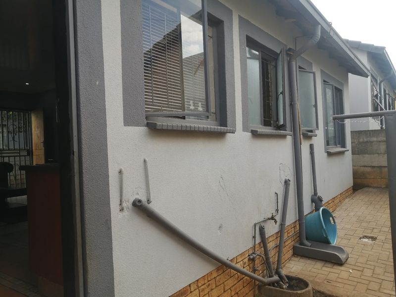 Cluster For Sale In Johannesburg - Photo 3
