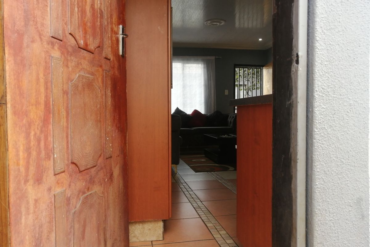 Cluster For Sale In Johannesburg - Photo 4