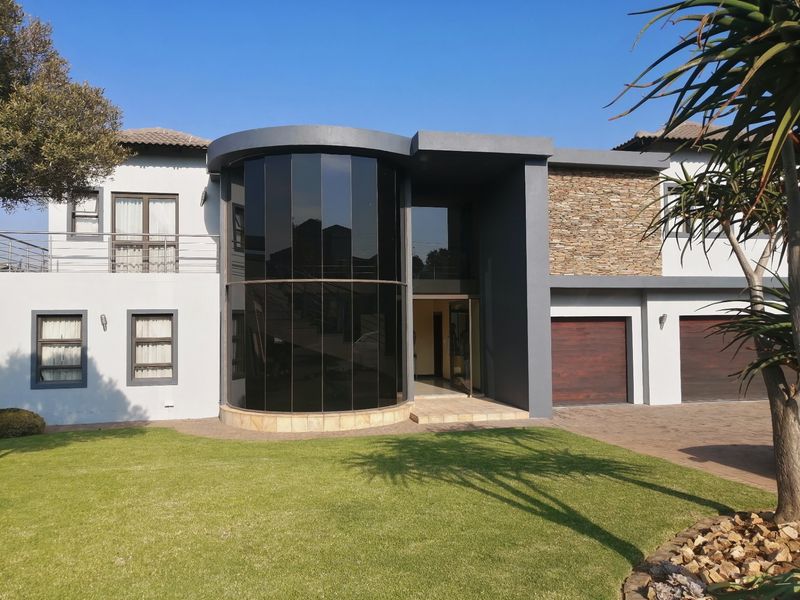 House For Sale In Johannesburg - Photo 1