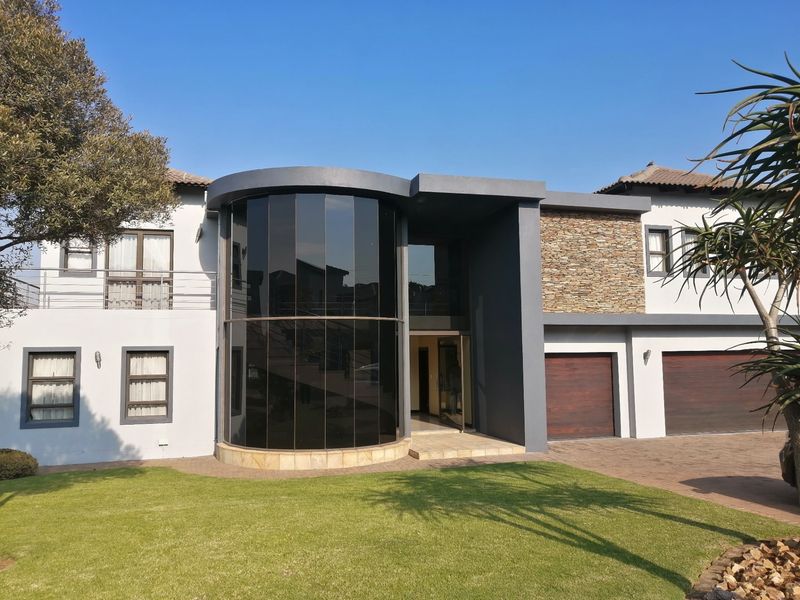 House For Sale In Johannesburg - Photo 2