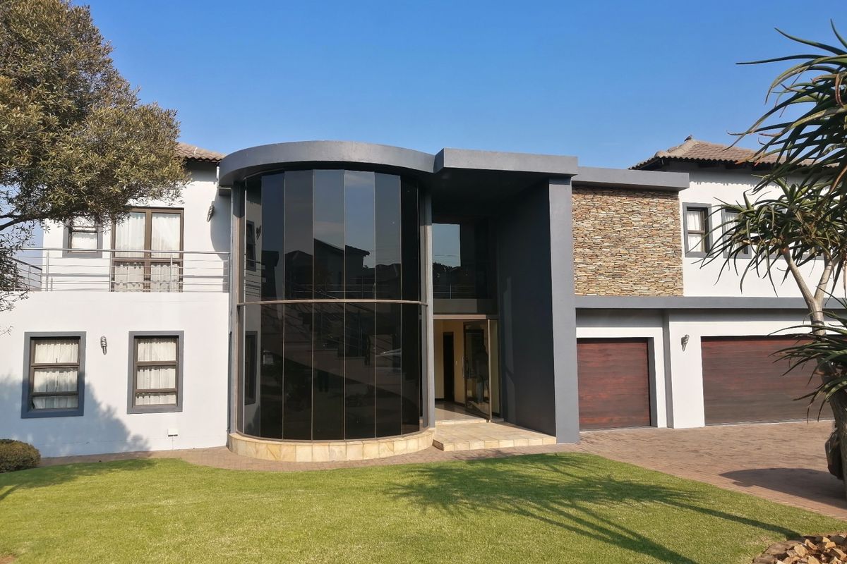 House For Sale In Johannesburg - Photo 2