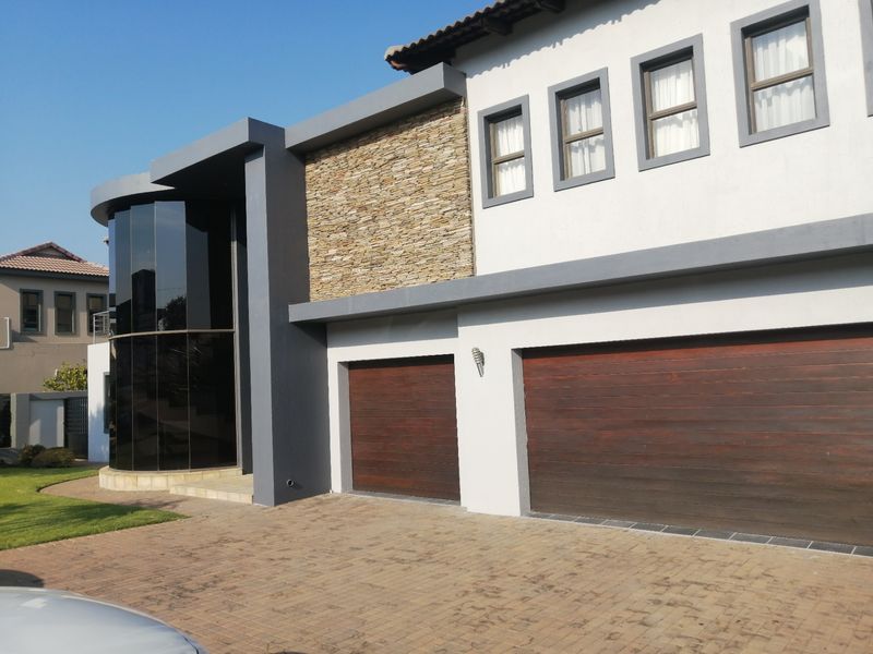 House For Sale In Johannesburg - Photo 3
